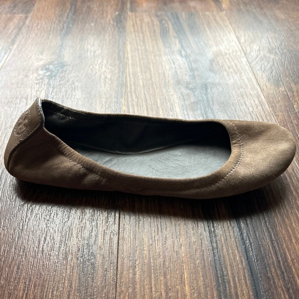 Tory Burch Ballet Flats 6.5 Greige Toupe Brown Suede Slip On Round Toe